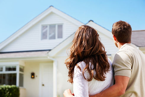 couple-looking-at-new-home