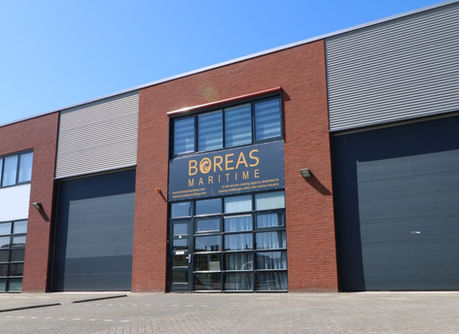 Manager Back Office and Financial Administration working in a maritime office environment in Arkel