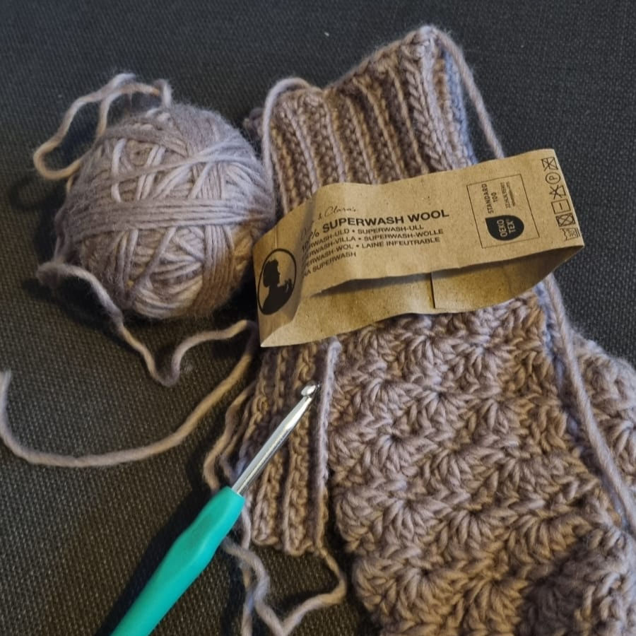 Thumbnail: Mitaines 100 % laine en crochet, idée cadeau