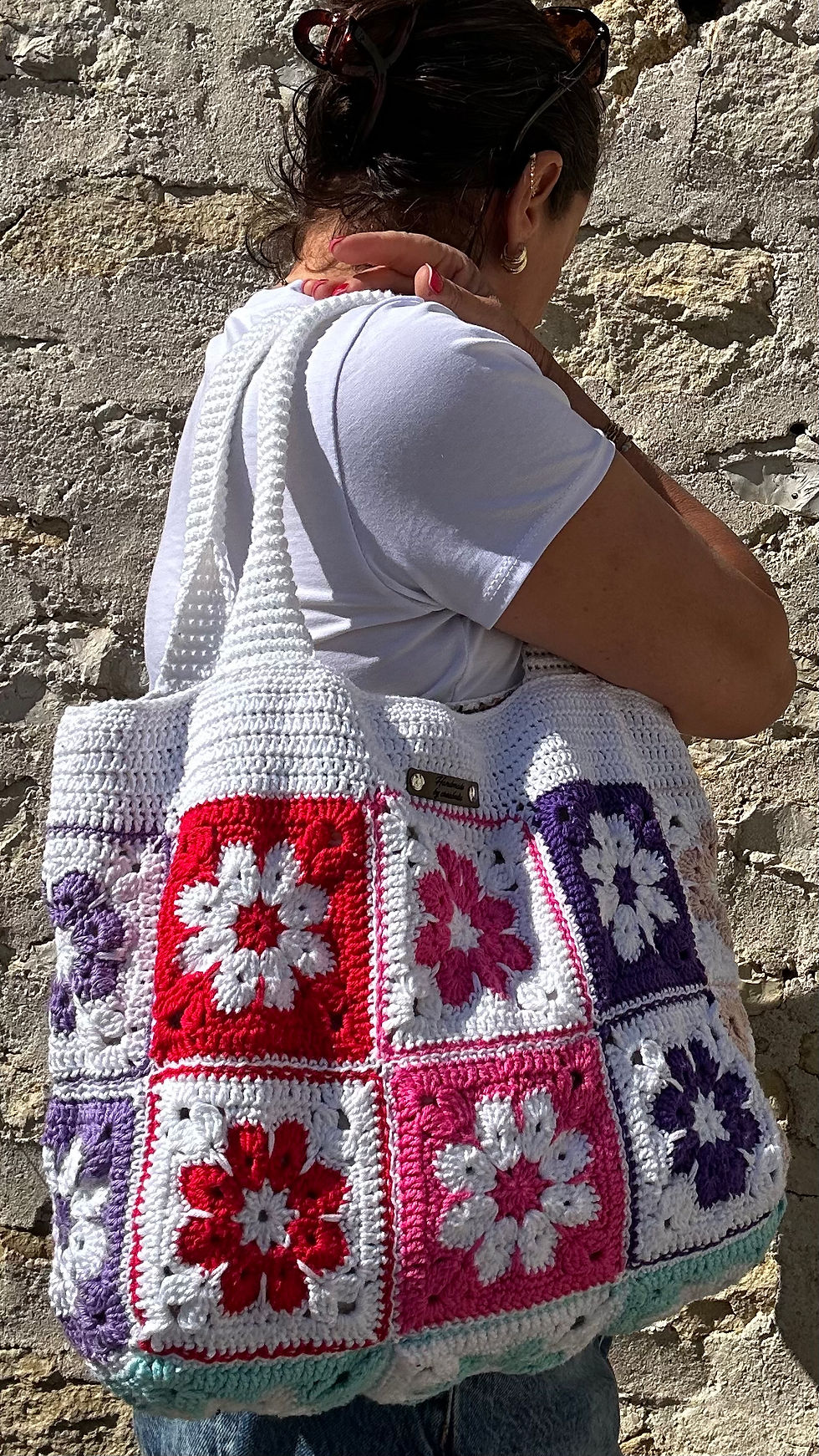 Thumbnail: Sac cabas crochet granny squares porté épaule création artisanale