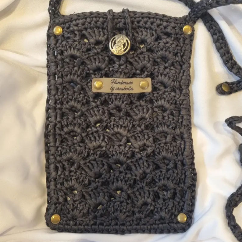Thumbnail: Hook/raffia phone pouch