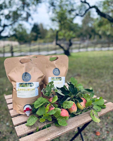 Äppelmust på ett bord