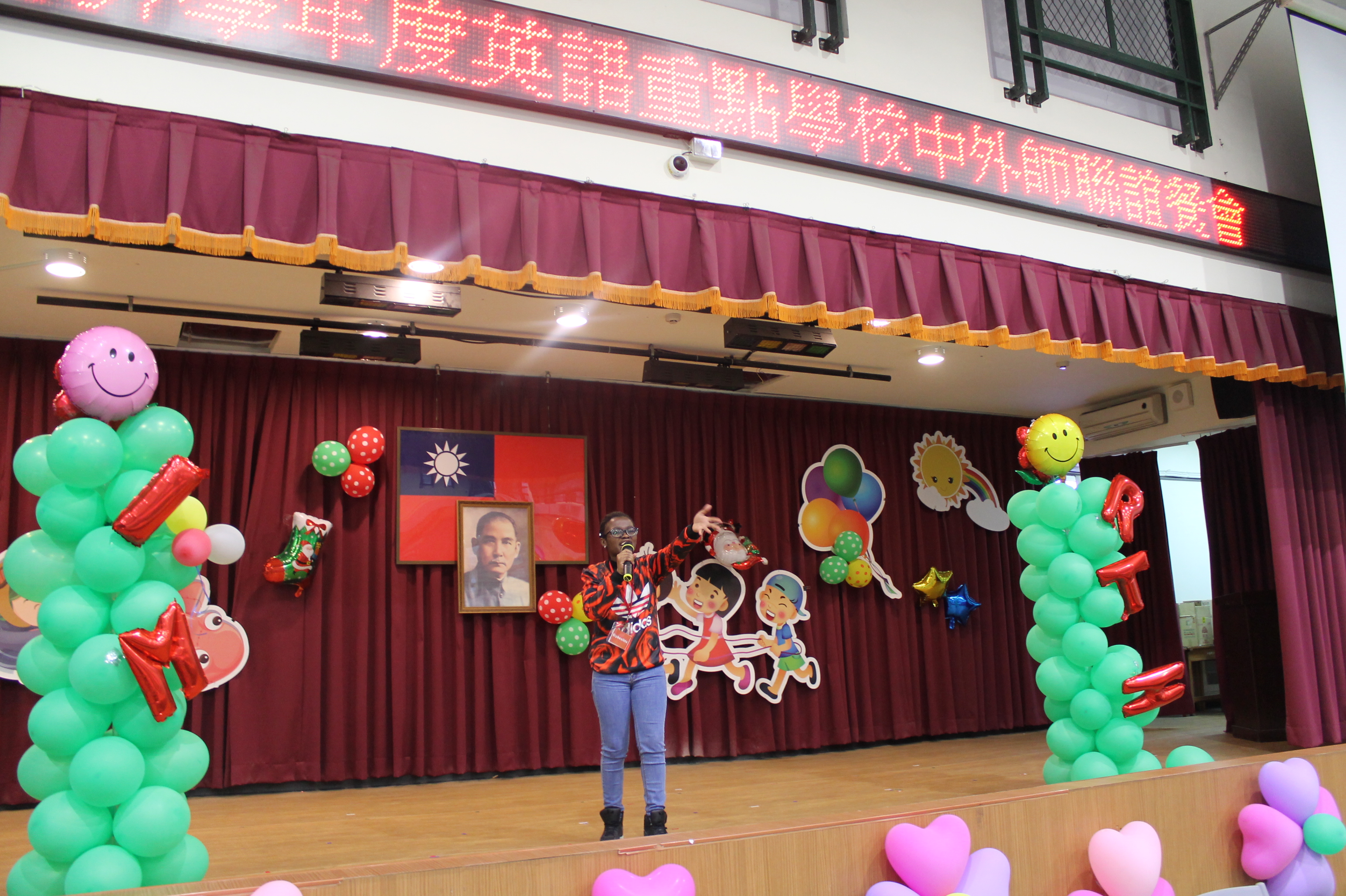 1071218 外師師訓與餐敘 - 外師表演 1.JPG