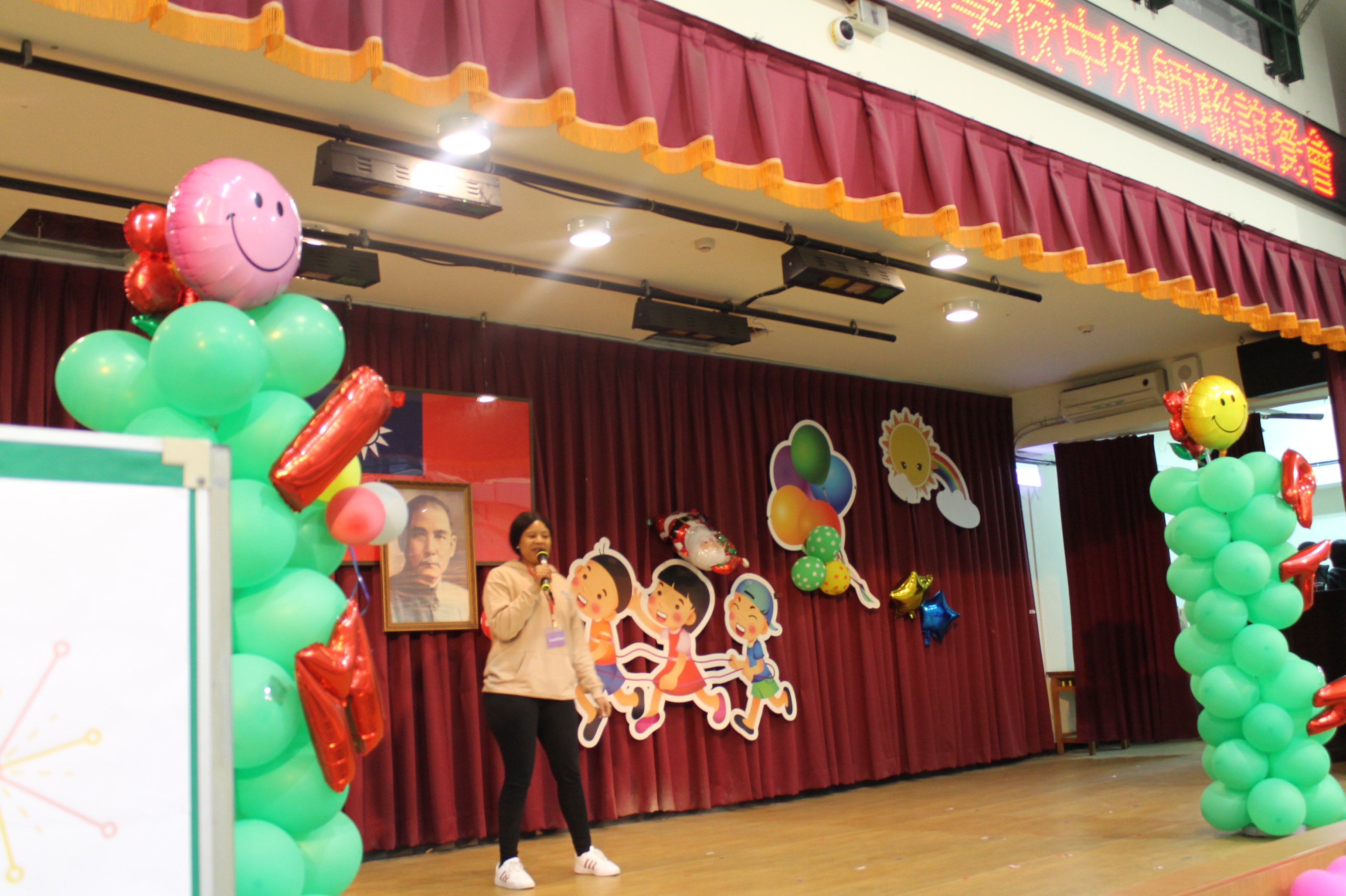 1071218 外師師訓與餐敘 - 外師表演 11.JPG