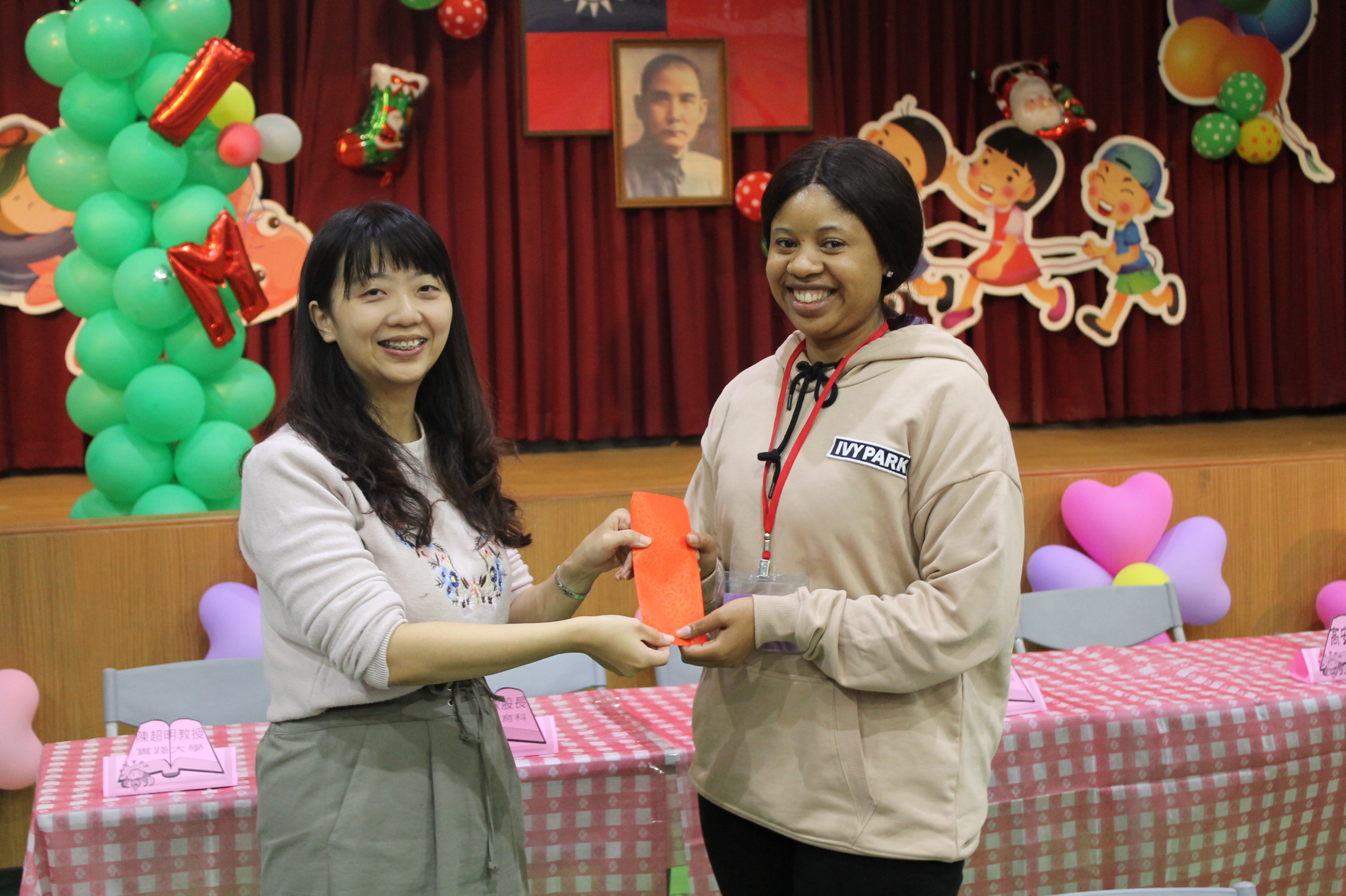 1071218 外師師訓與餐敘 - 外師表演 12.JPG