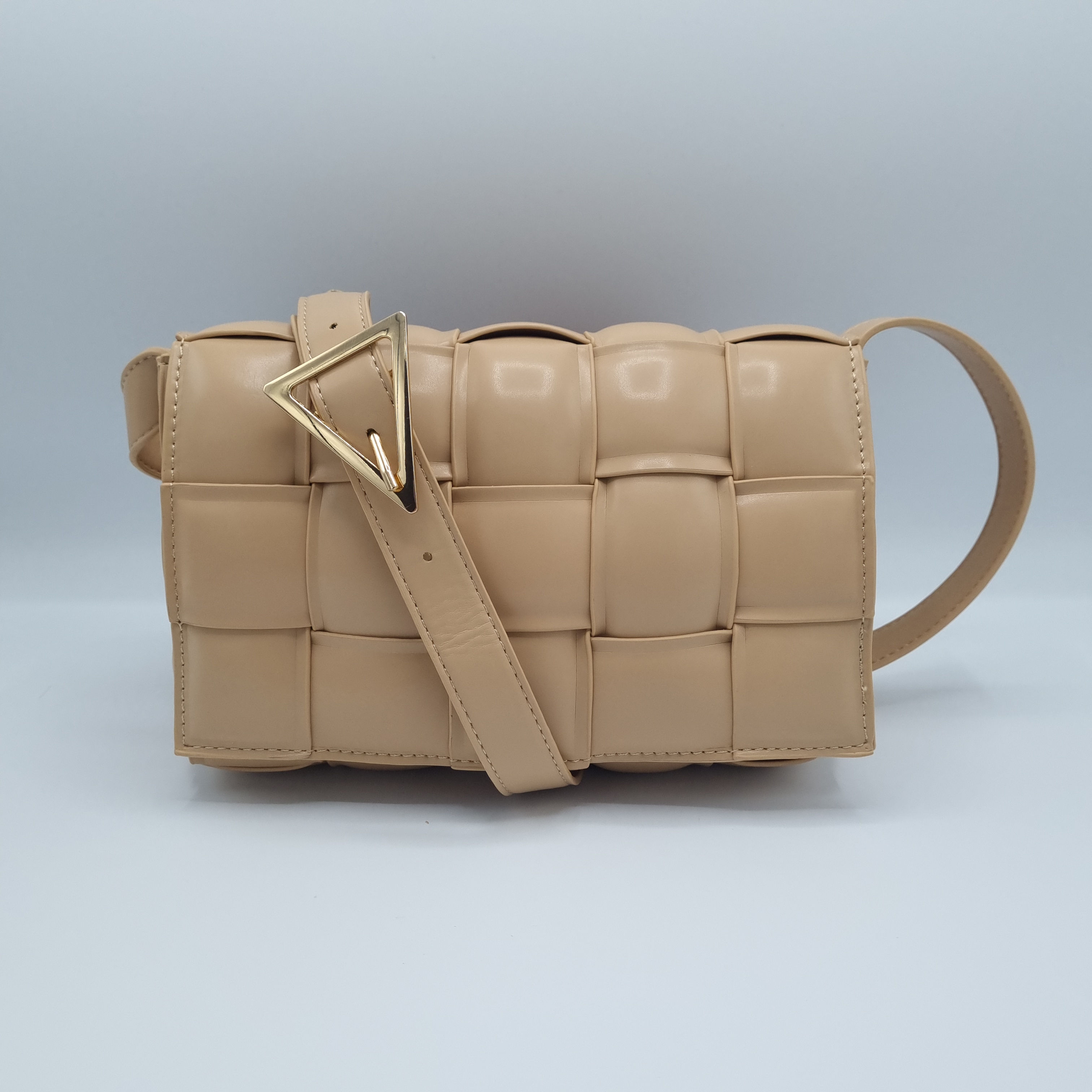 Caramel beige woven handbag with removable inner purse