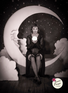 vinage-moon portrait_.jpg