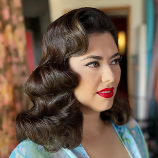 Vintage Hollywood Waves on a lovely pinup girl