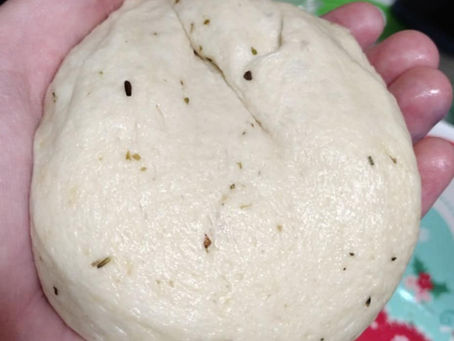 Handcrafted herbed dough simple, soft, and full of flavor. There’s no shortcut to this kind of goodness. 🌿🍕