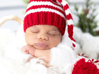 🎄 Expecting a Christmas Baby? It’s Time to Book Your Newborn Photography Session 🎄