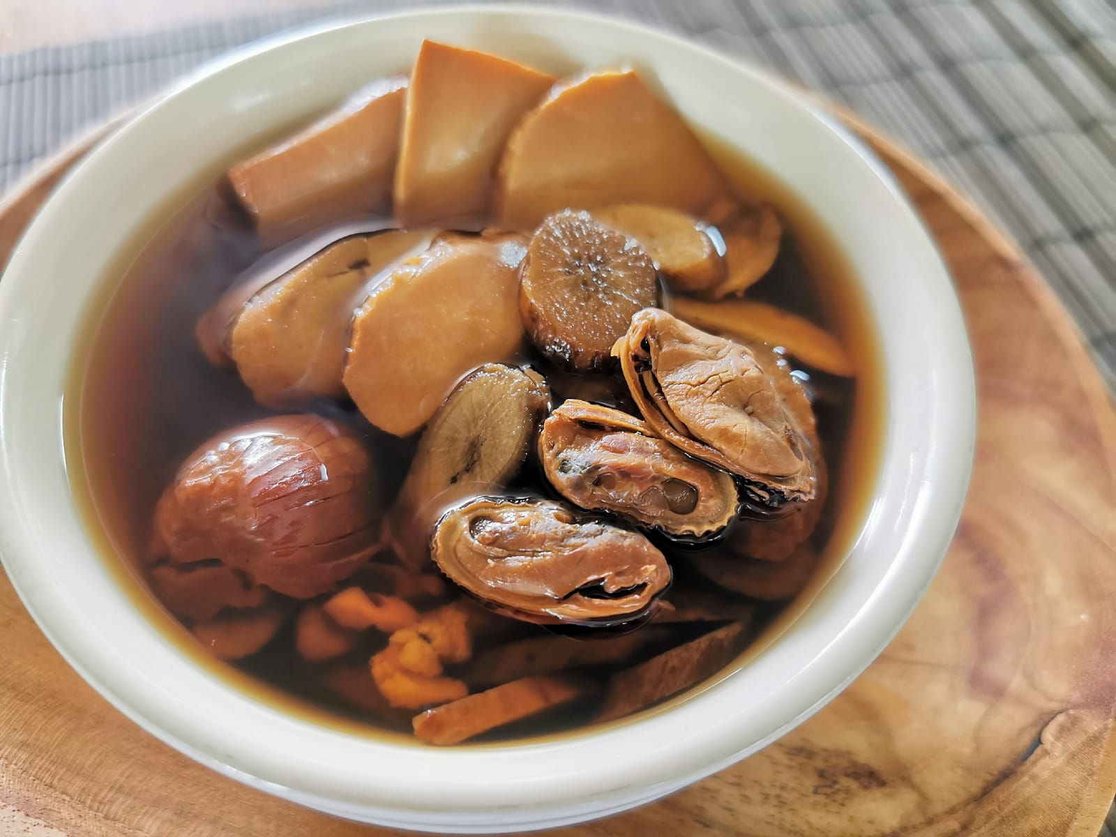 D004 牛蒡茨实螺片淡菜汤 Dried Burdock,Ci Shi,Baihe,Huaishan with Dried Conch Soup