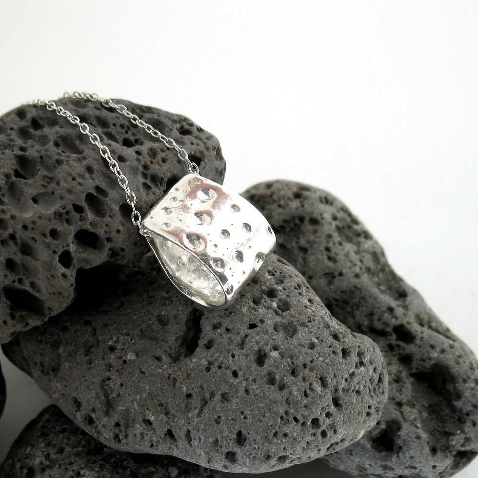 Thumbnail: w/s Kina pendant