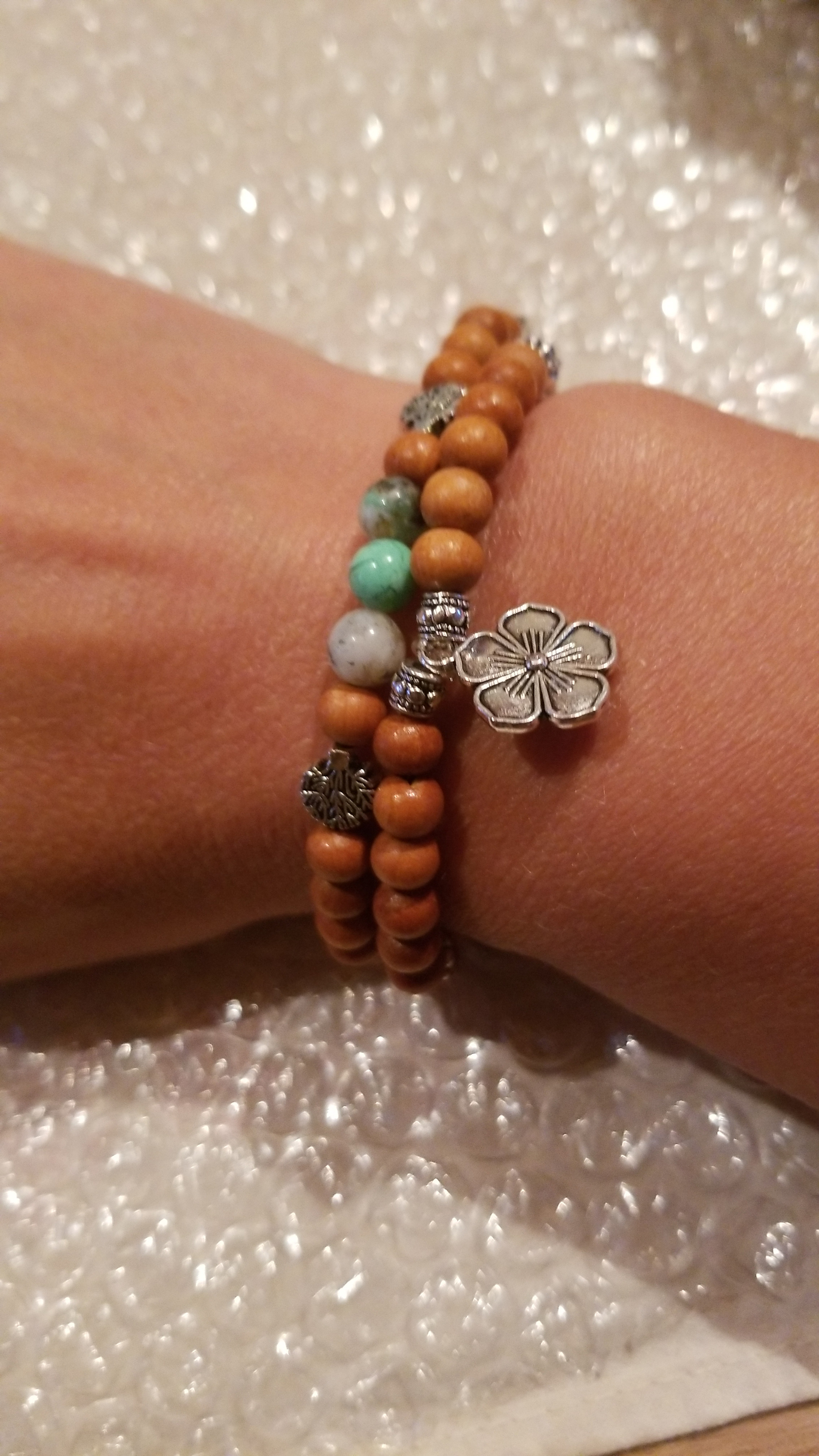 Chrysoprase et bois tropical