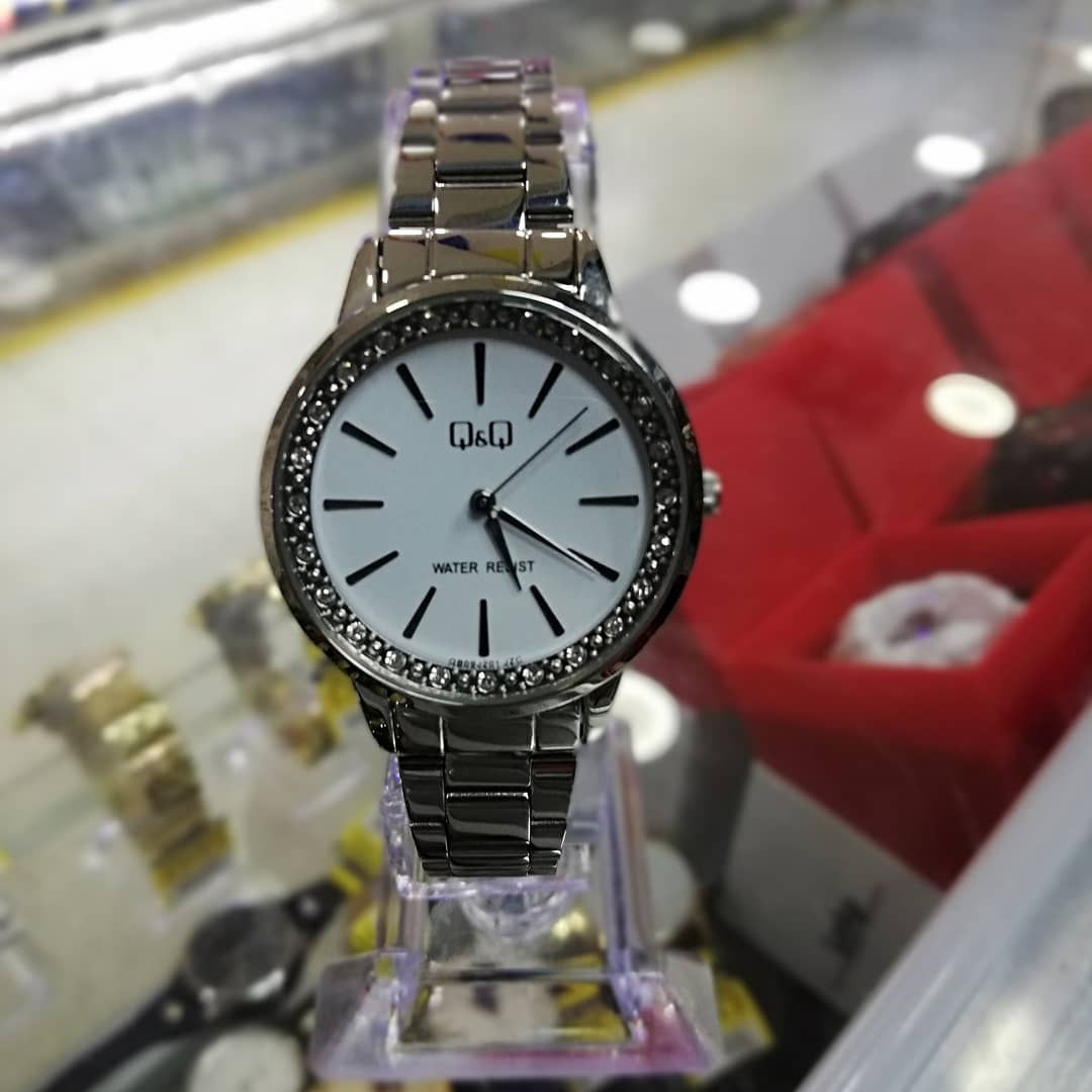 Reloj Q&Q Dama plateado 