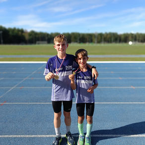 Enkele jeugdatleten presteren sterk op de piste
