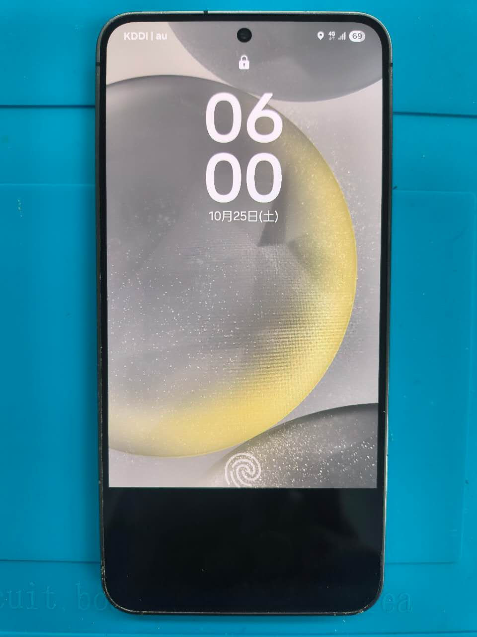 修理前。液晶画面の一部が真っ黒に…