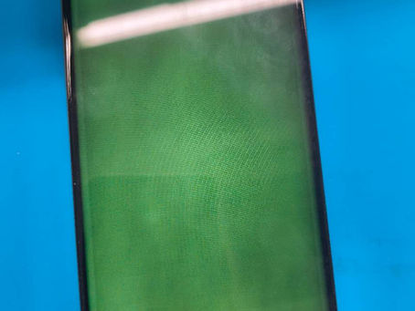 iPhone 15 Proの画面修理費用を抑えたい方必見！難波で高品質パネルへの即日交換修理