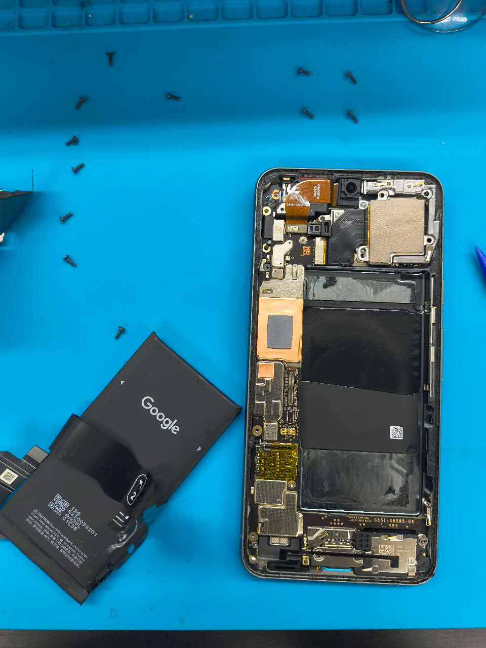 難波でGoogle Pixel 8バッテリー交換なら即日の当店【SmaFix なんば】がオススメ