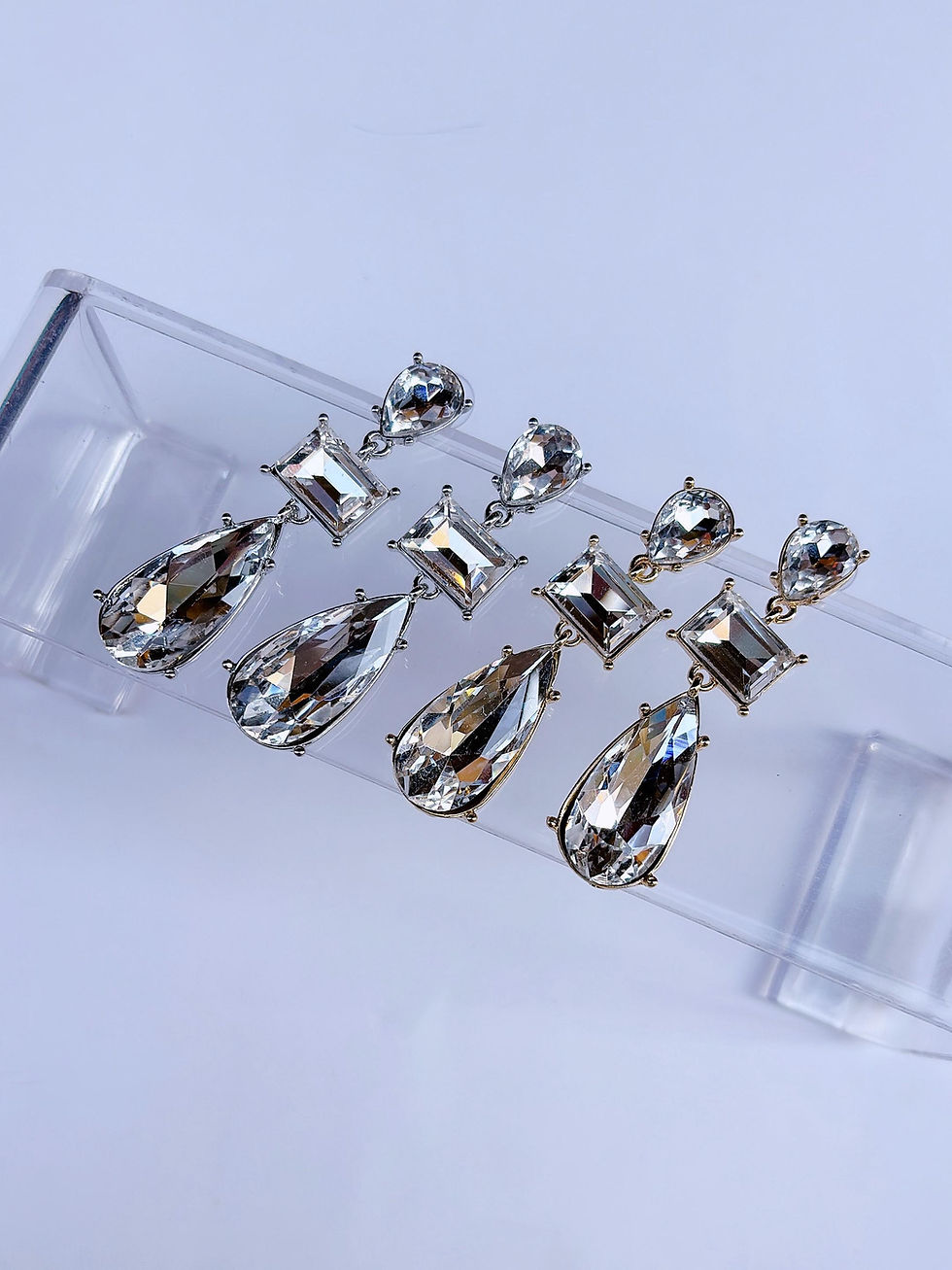 Zirkon taşlı  damla küpe