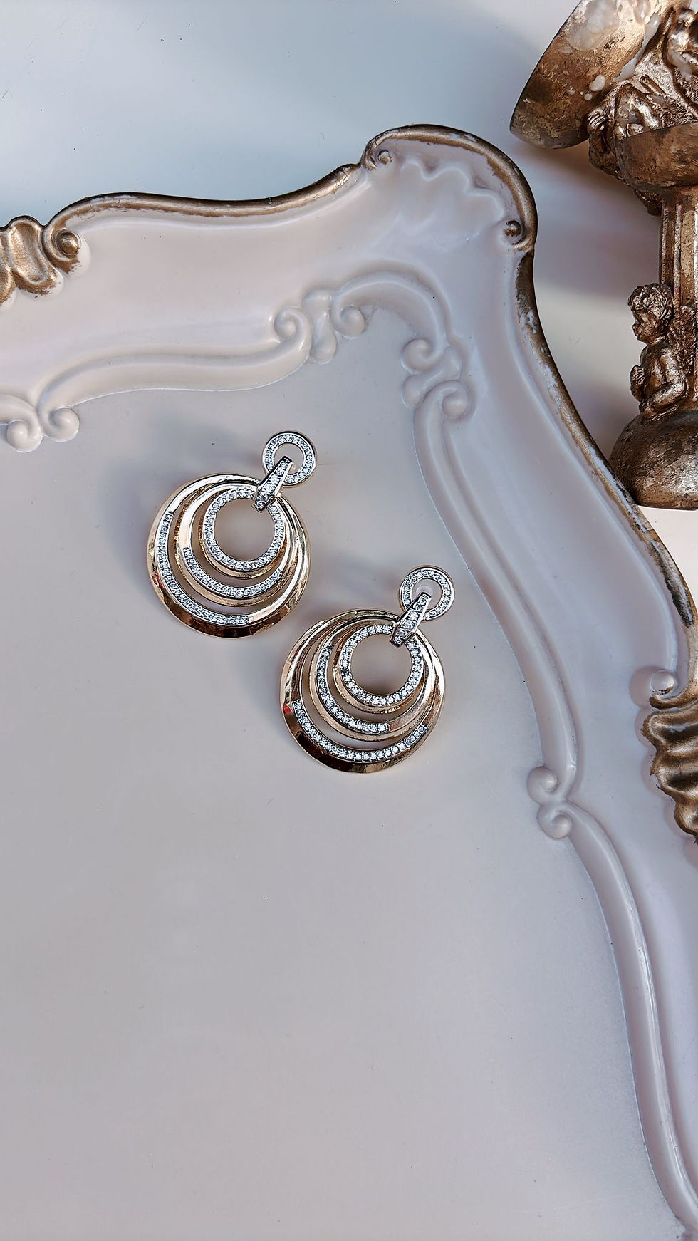 Zirkon taşlı iç içe halkalı  küpe