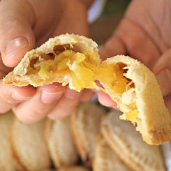 Pineapple-Empanada-cut-in-half.jpg