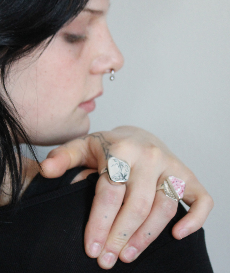 Thumbnail: White and Black ring