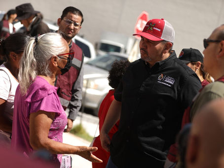 Entrega Presidente Municipal material a familias damnificadas por lluvias