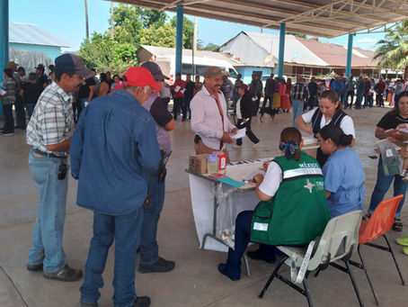 Vacunan contra el sarampión a habitantes de cinco municipios de la Sierra Tarahumara