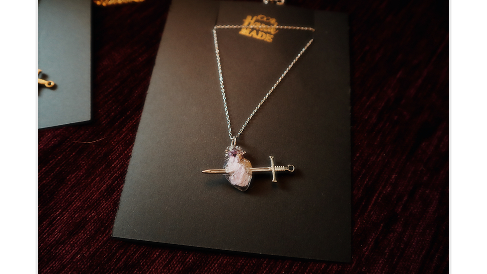 Miniaturbild: Human Heart & Dagger Necklace (silver)