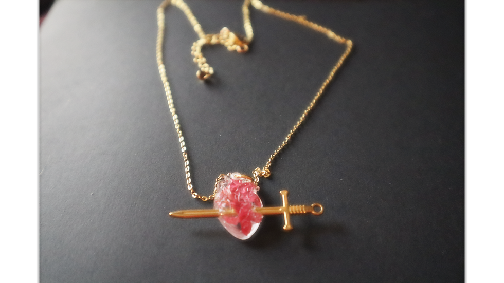 Miniaturbild: Human Heart & Dagger Necklace (gold)
