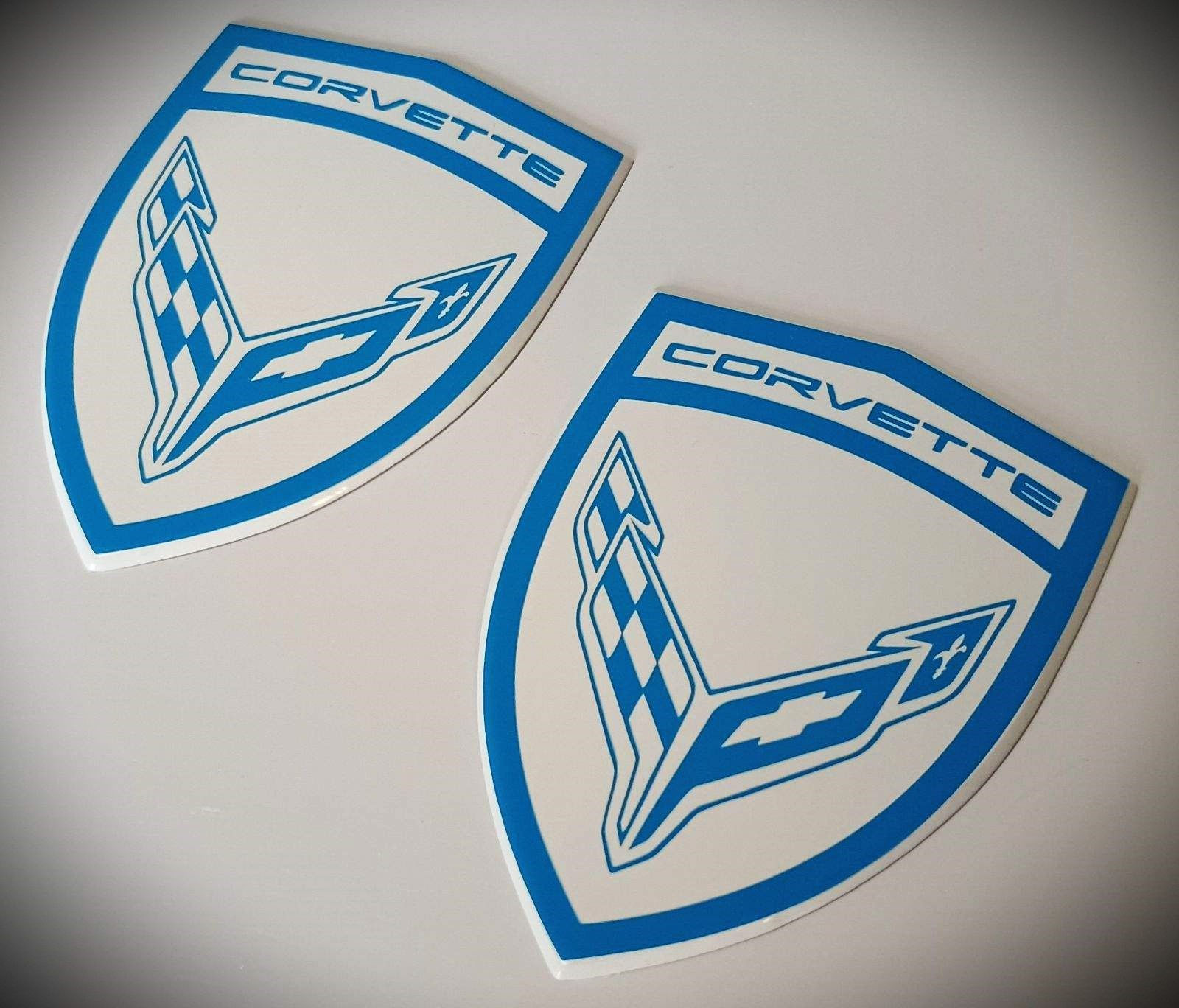 C8 CORVETTE FENDER BADGE-ARCTIC WHITE AND RAPID BLUE