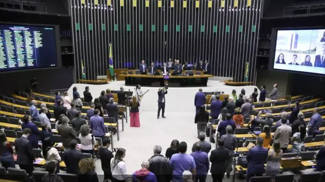 Câmara aprova projeto que autoriza venda de medicamentos em supermercados