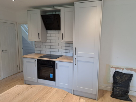 Transform Your Home with Bespoke Kitchens in Gwent: A Guide to Choosing the Perfect Kitchen Fitter
