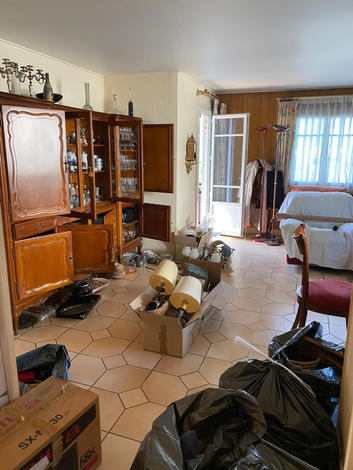 Service de débarras Plein de vide, photo avant intervention, appartement particulier, après décès.