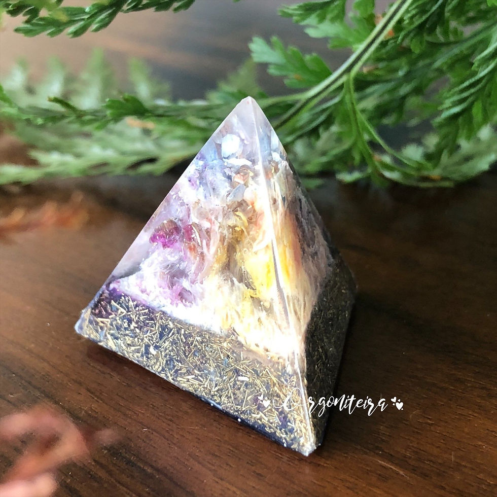 Miniatura: Kit 5 sólidos platônicos de orgonite feitos com resina, metal e cristais sodalita e quartzo