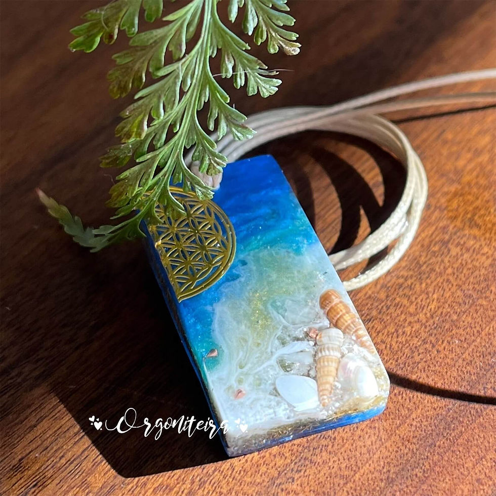 Miniatura: Pingente retangular de orgonite feito com resina, metal e cristais água marinha e quartzo