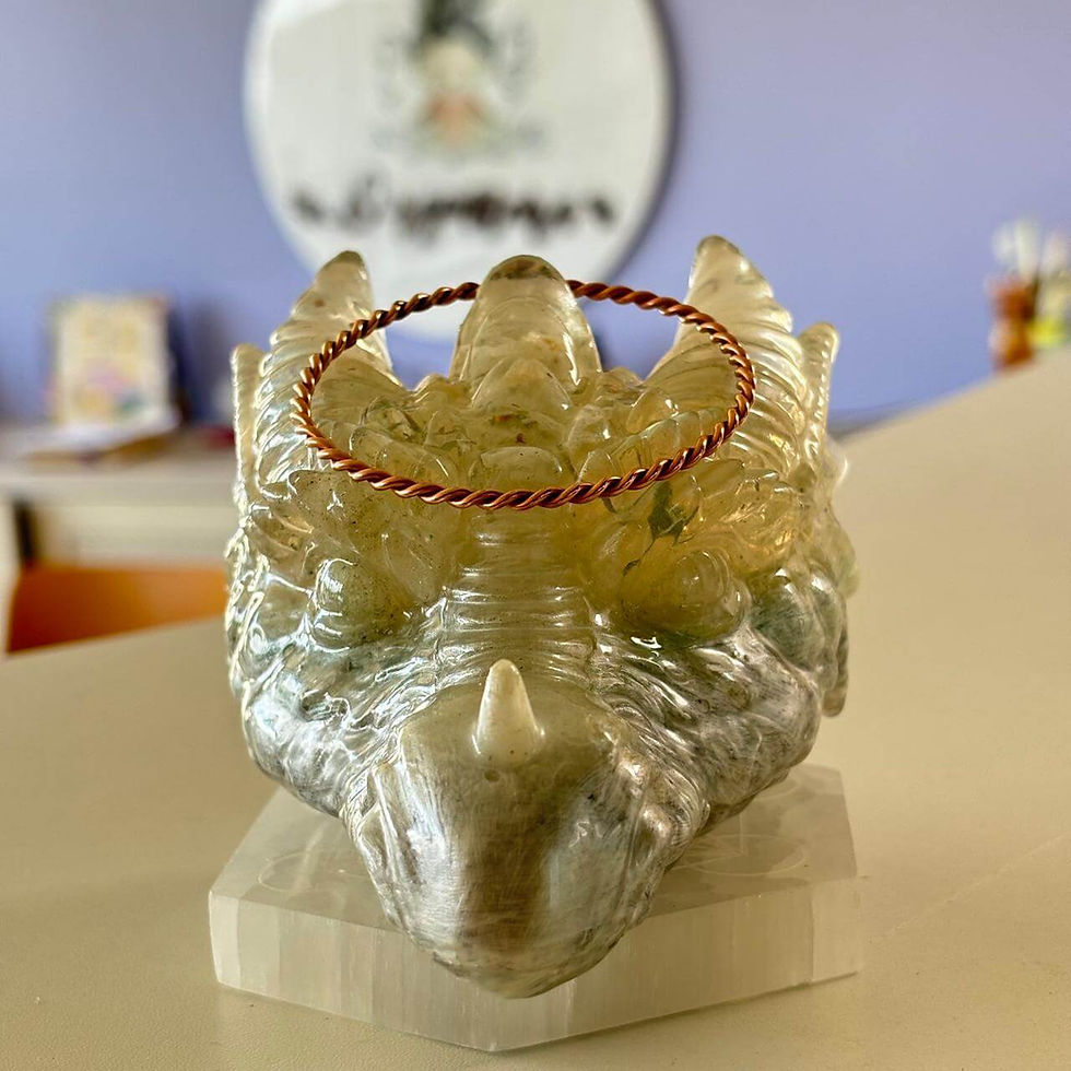 Dragão de orgonite com Tensor ring, ambos da Orgoniteira
