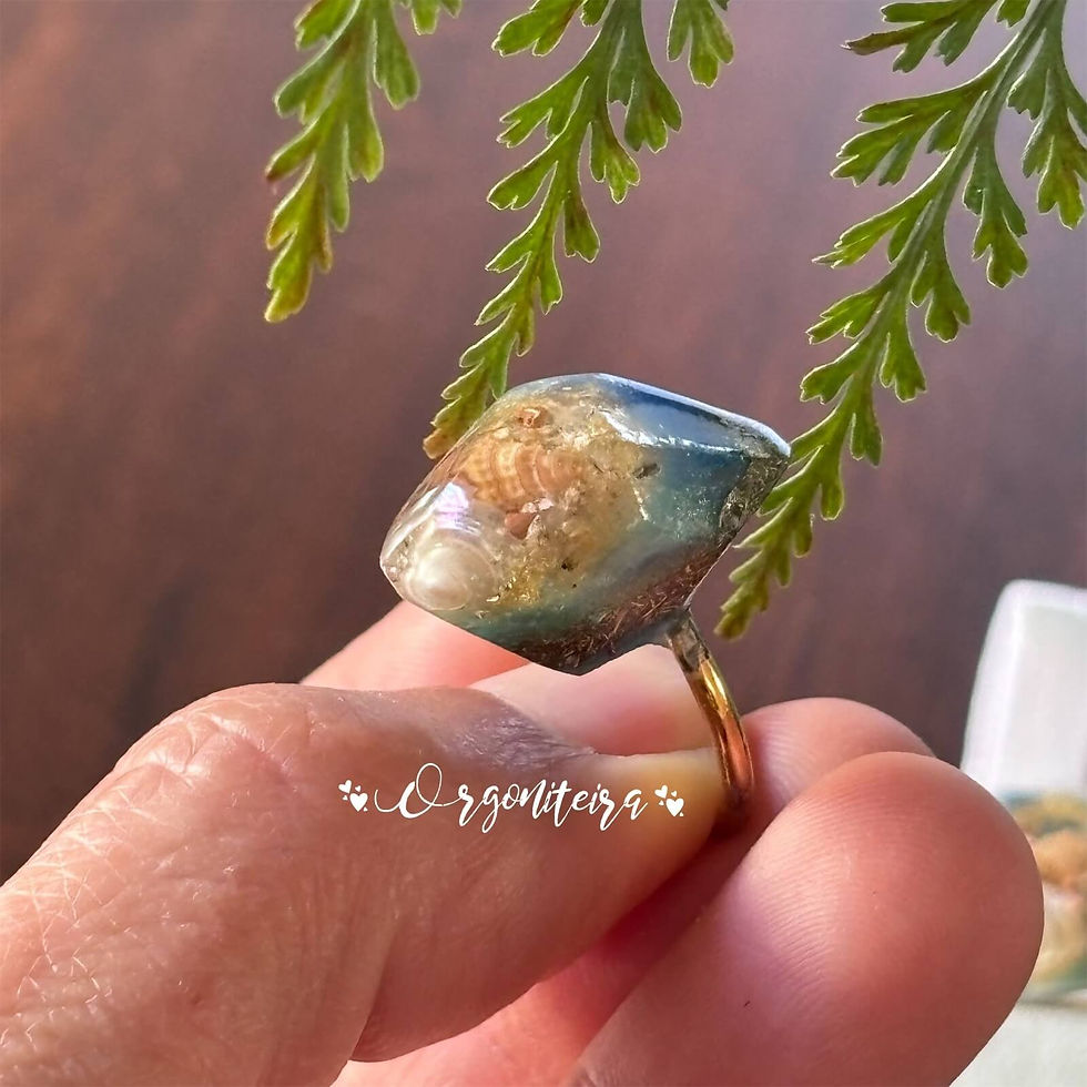 Miniatura: Anel de orgonite regulável feito com resina, metal e cristais água marinha e quartzo