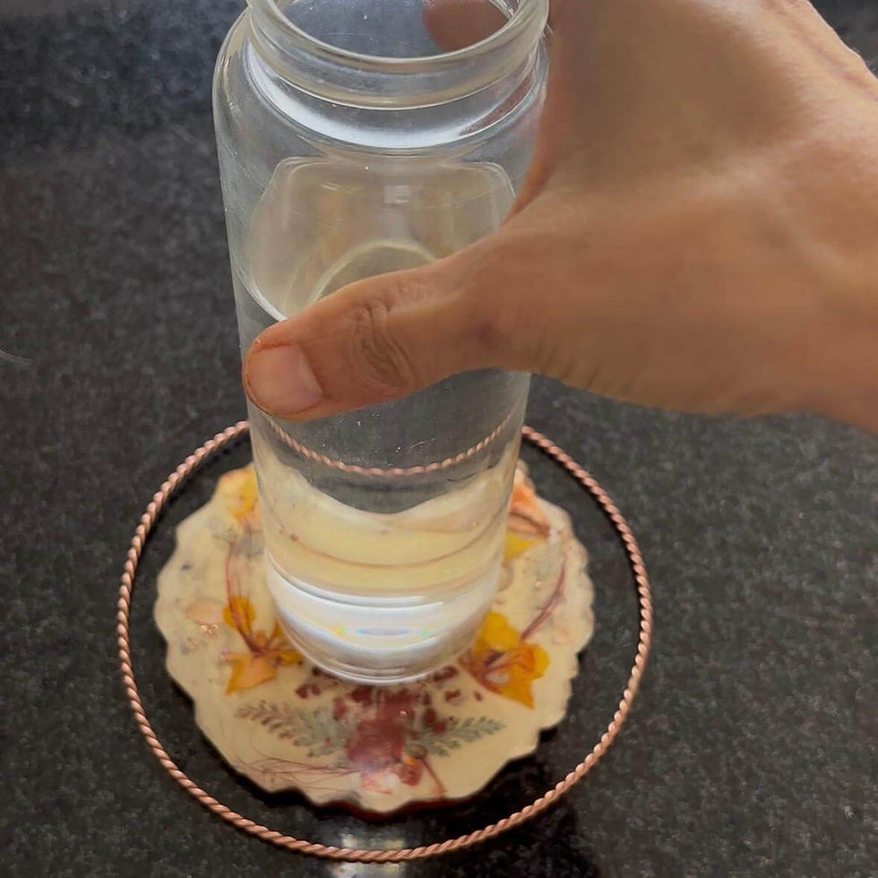 Uso na prática de Orgonite com Tensor ring para estruturar a água 
