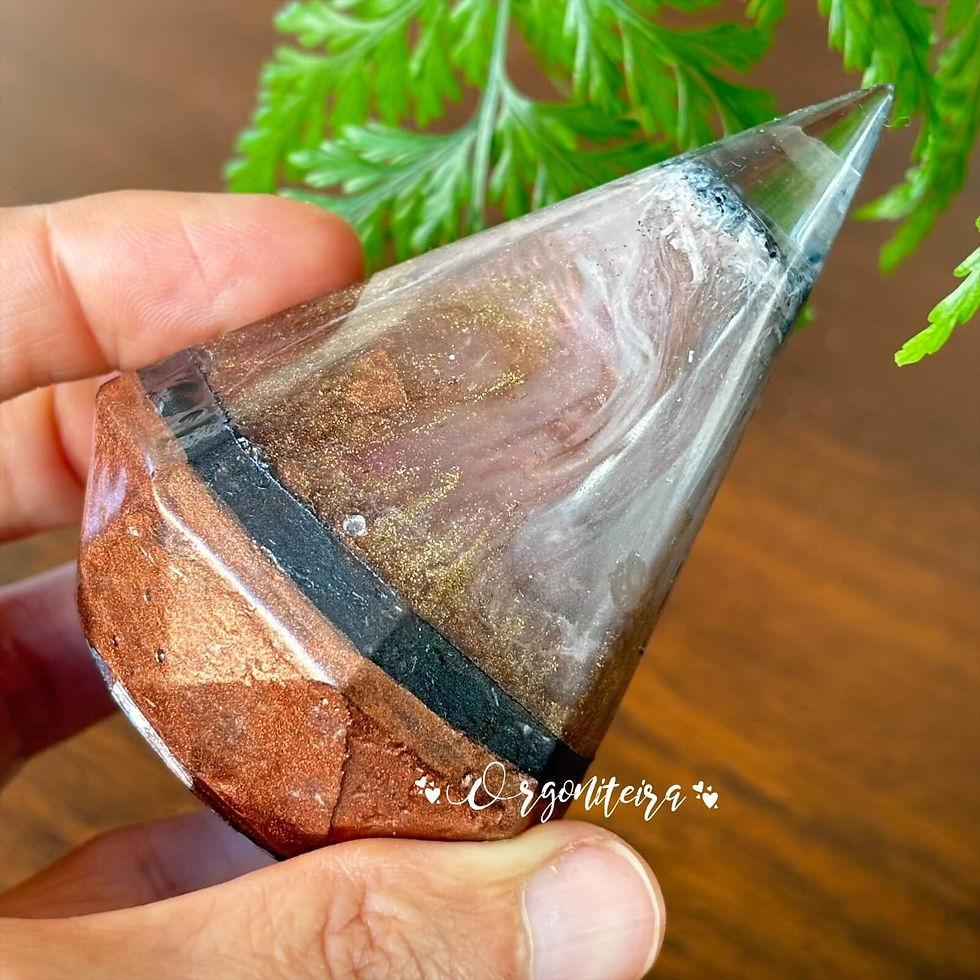 Miniatura: Torre de Orgonite octagonal com Turmalina Negra, Selenita e Quartzo Lemuriano. Ancoramento, limpeza espiritual e proteção