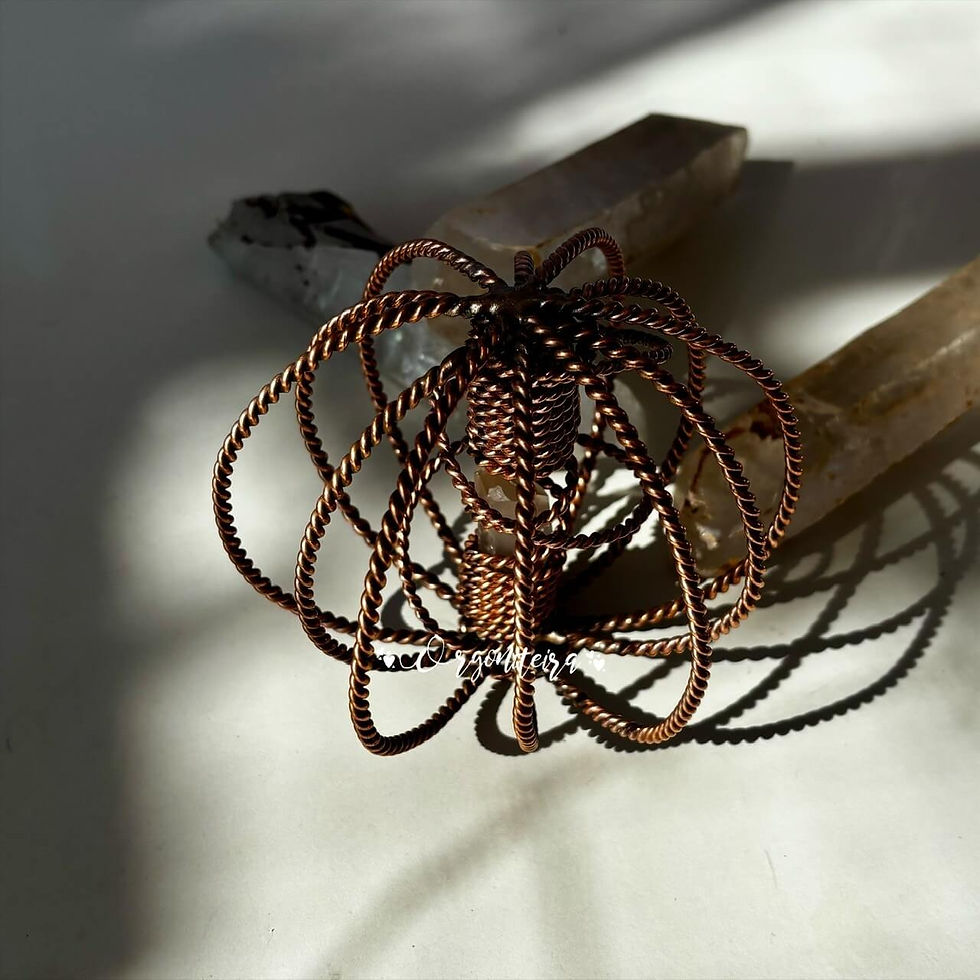 Miniatura: Harmonizador tensorial em cobre com 12 hastes, cristal Lemuriano central e geometria artesanal.