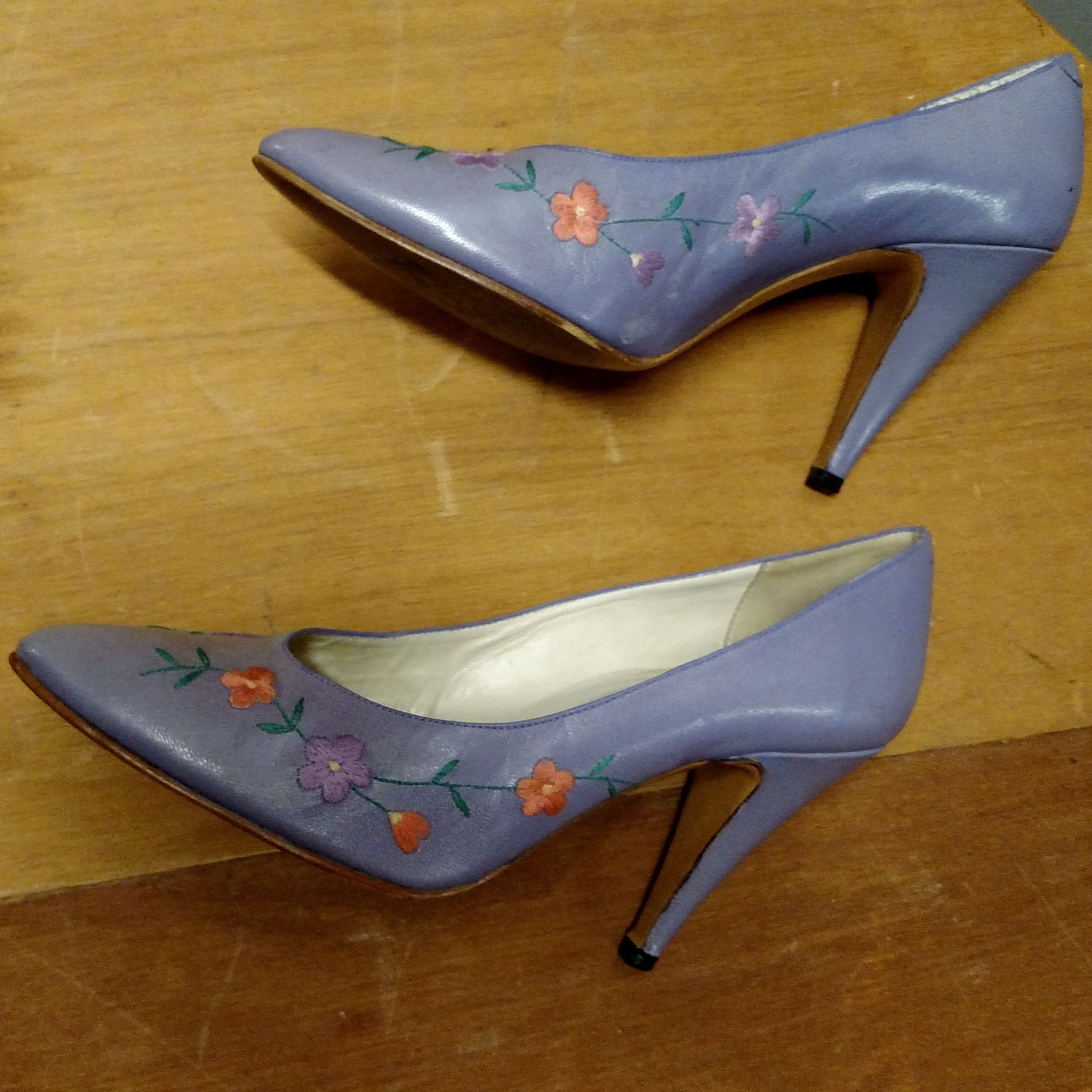 Miguel Hernandez lavender leather pumps 