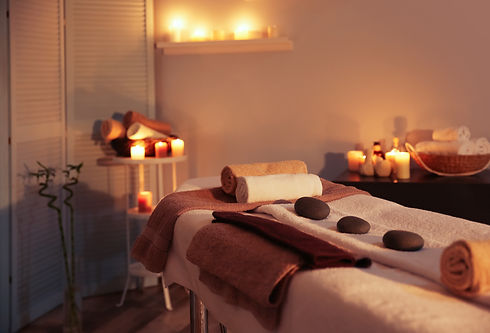 candle-lit-massage-room_140560318.jpeg