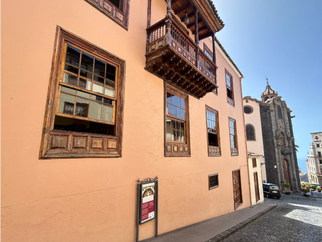 Biblioteca Municipal Fernando del Hoyo y Laura Salazar (La Orotava, Tenerife)