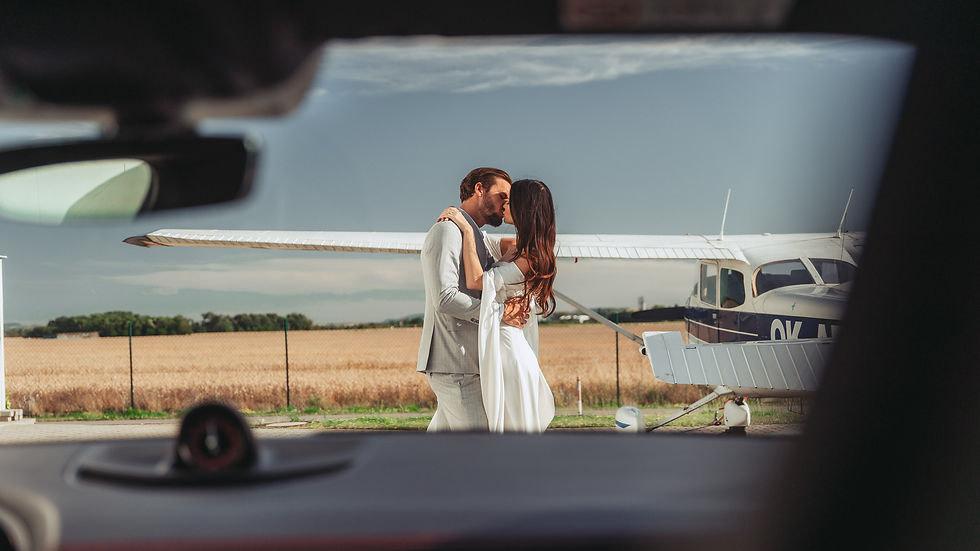 Svatební fotograf Vyškov – Jakub Machala, filmová estetika a autentické momenty.