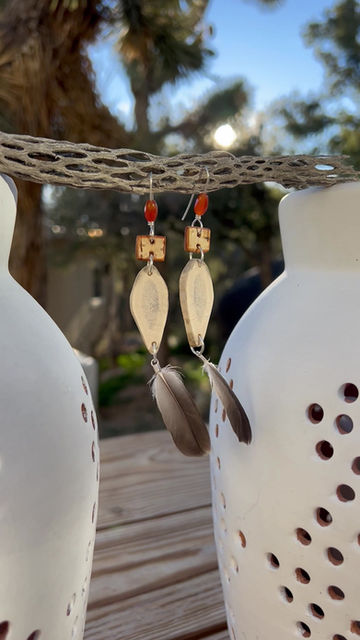 Thumbnail: Feather and Bone 