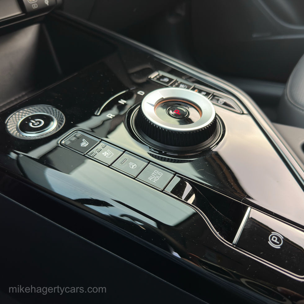 2025 Kia Niro EV center console