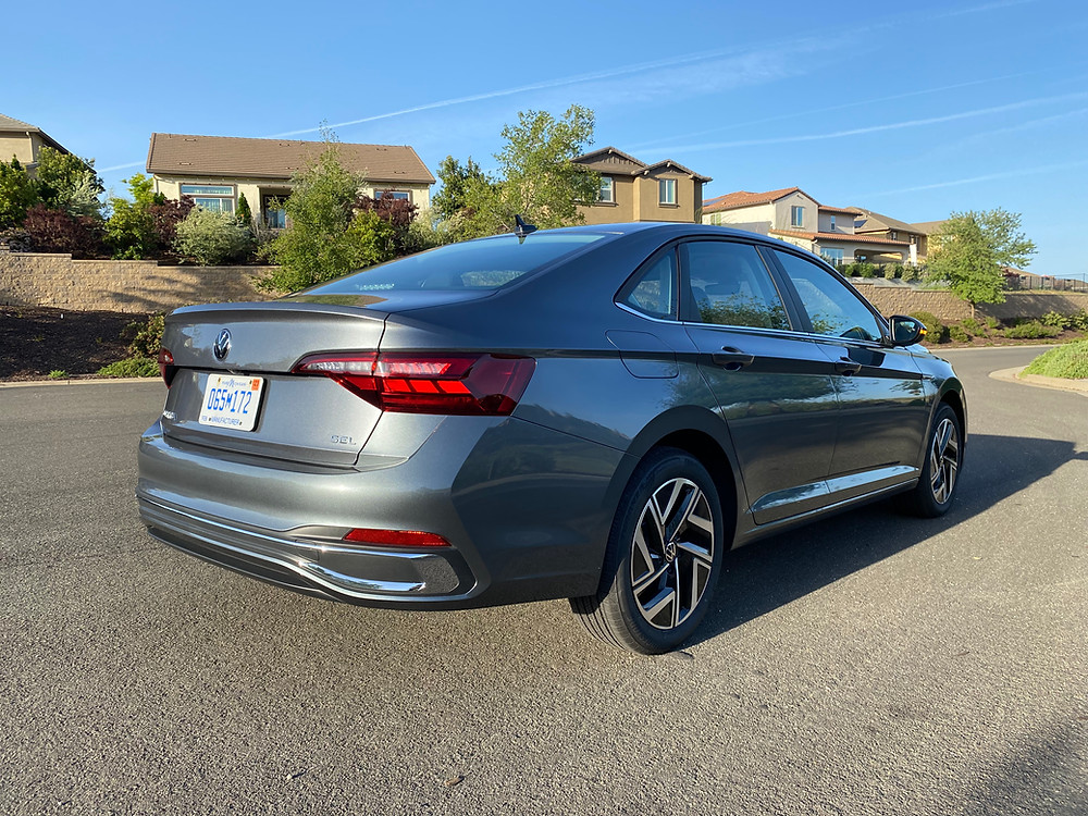 2022 Volkswagen Jetta SEL rear 3/4 view