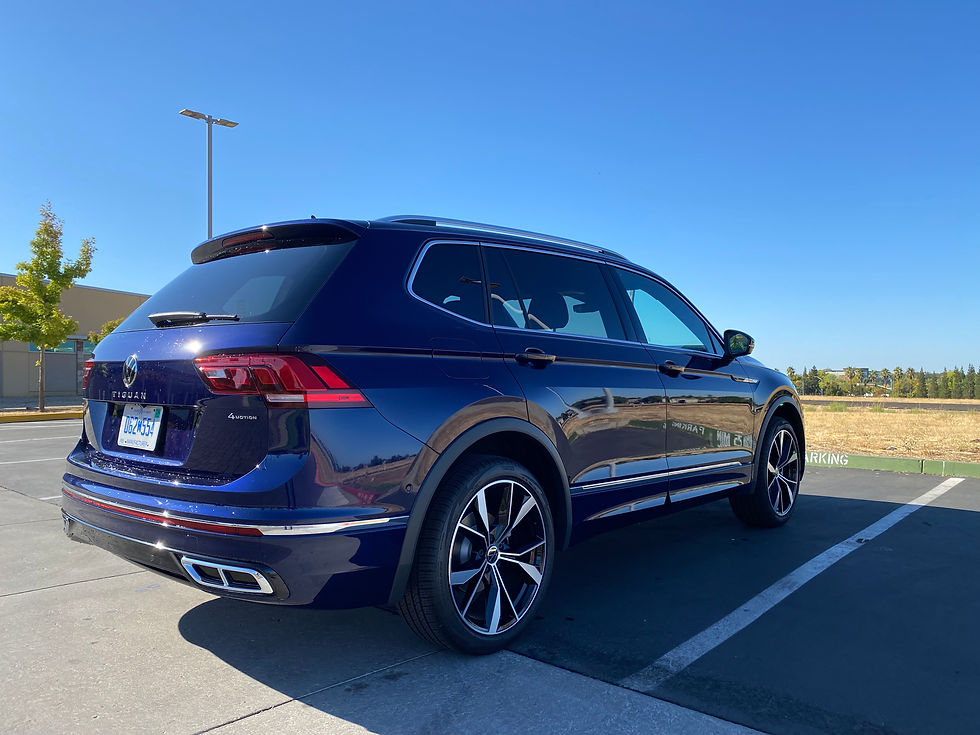2022 Volkswagen Tiguan SEL 4MOTION rear 3/4 view