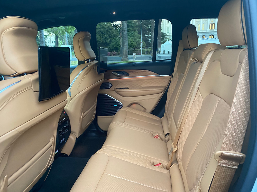 2022 Jeep Grand Cherokee Summit 4X4 rear seat
